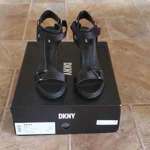 DKNY Bayli Sandals